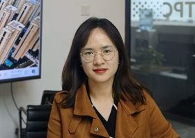 杨洁
